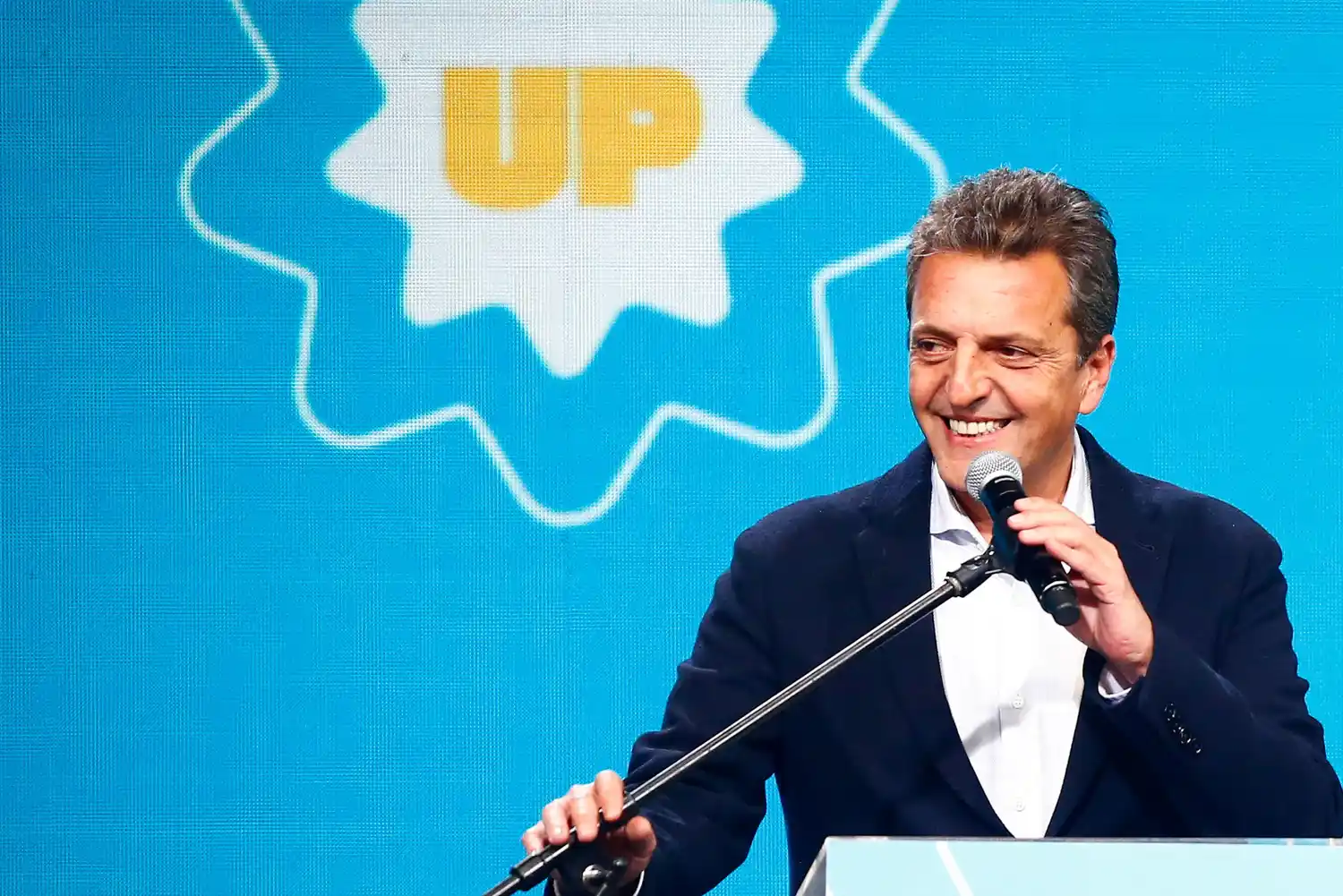 Massa anunció un generoso sorteo para comerciantes y beneficiarios de la devolución del IVA