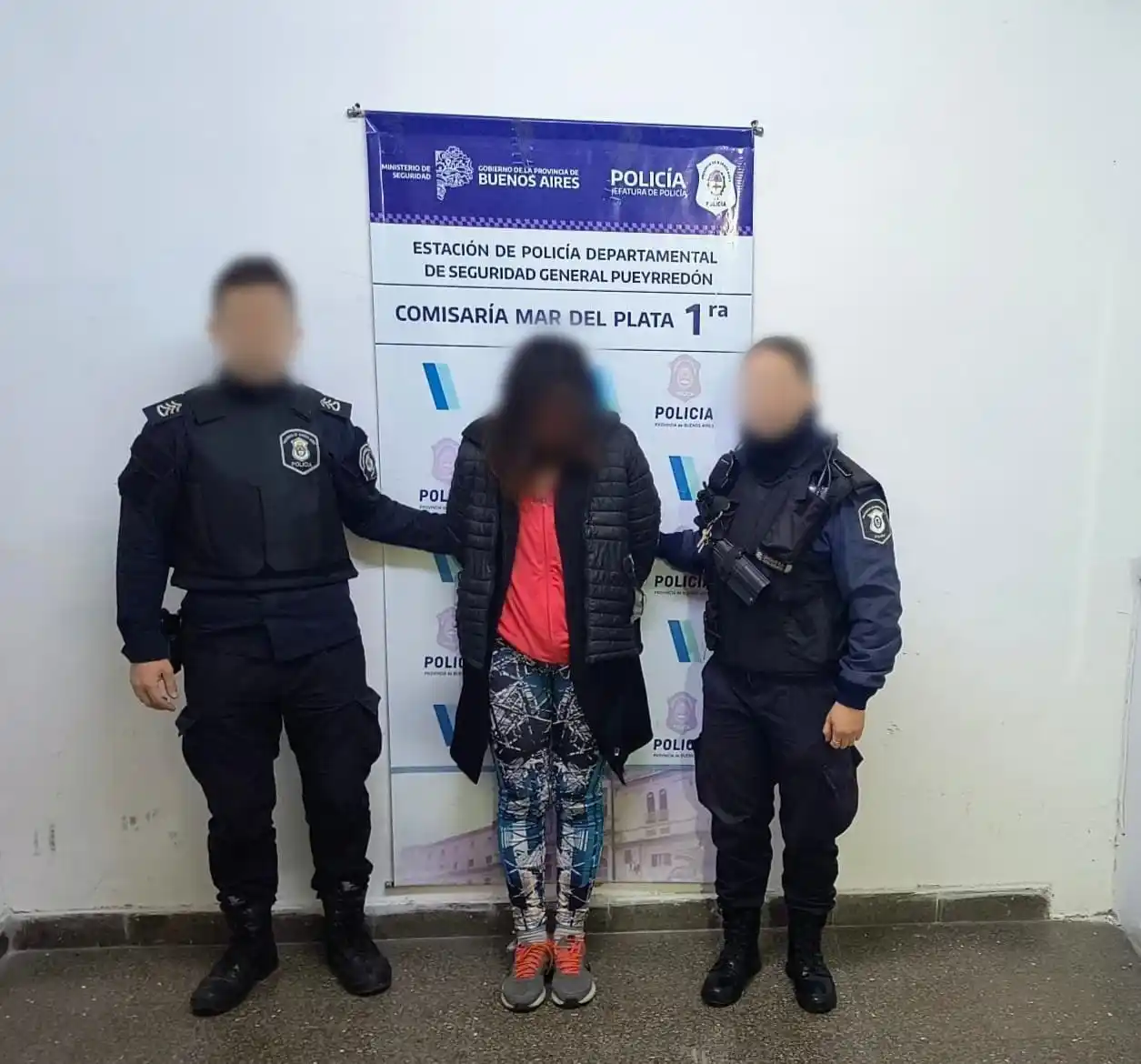 La detenida tenía entre sus pertenencias un pantalón y un juguete, valuados en 22.000 y 13.000 pesos.