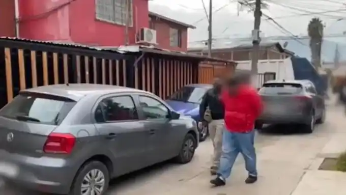 En total fueron 102 las personas que fueron arrestadas.