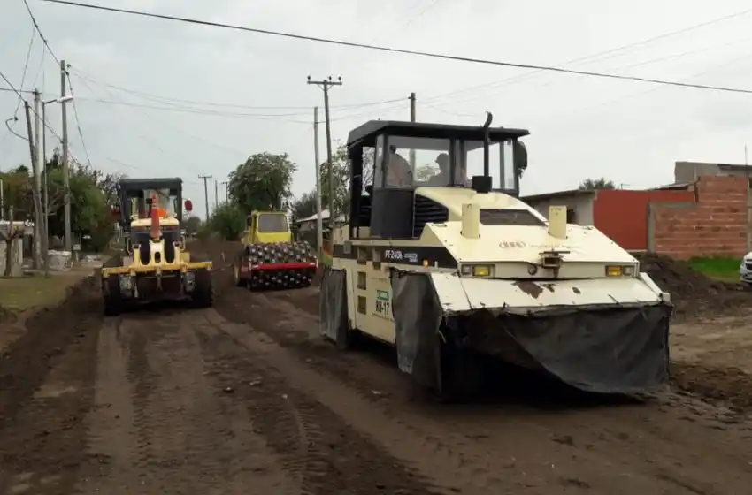 Avanza una obra de asfalto en 24 cuadras del barrio Libertad