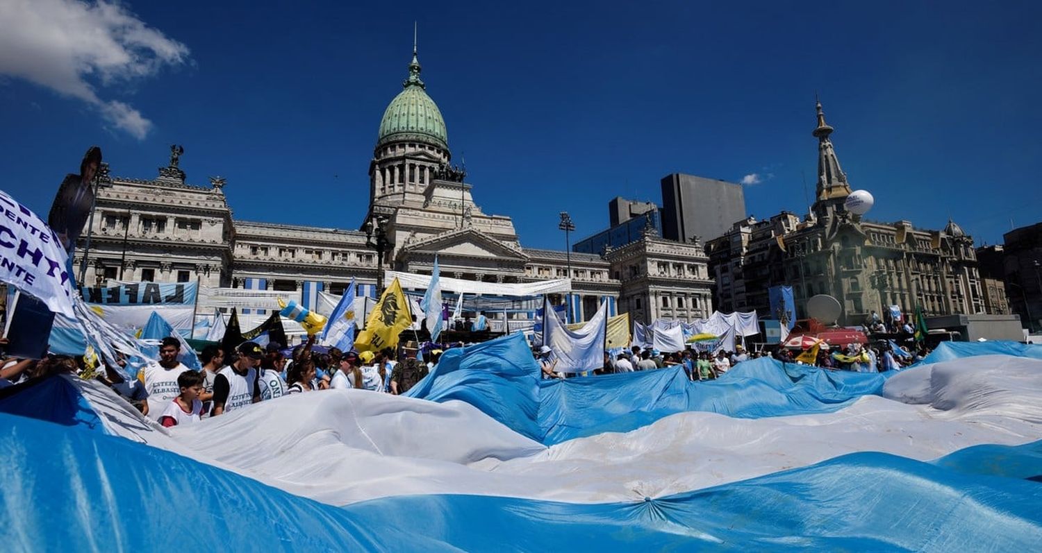 La presidencia de Javier Milei se inicia en un contexto de grandes expectativas y desafíos significativos. Crédito: Martin Cossarini / Reuter