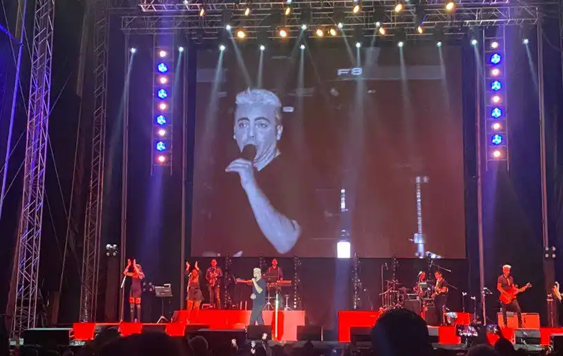 Cristian Castro, todo un gallo en escena