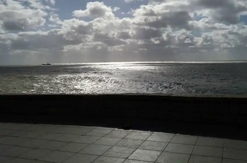 Las nubes y el calor recibirán al lunes en la ciudad