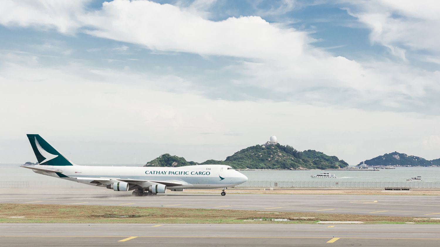 Hong Kong International Airport inaugurated its third runway