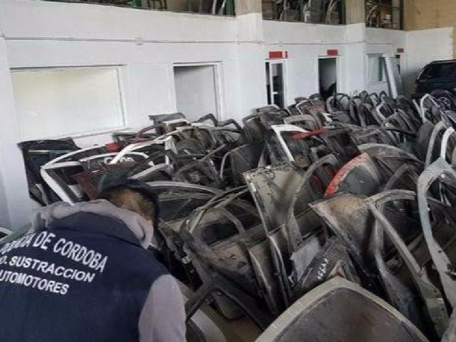 Un megaoperativo por autos robados terminó con 17 detenidos, entre ellos policías