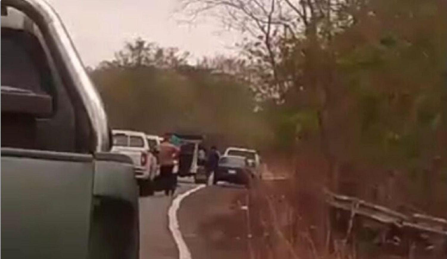 ¡ROBO DE ORO Y ARMAS! Situación irregular con militares y supuestos policías en Bolívar