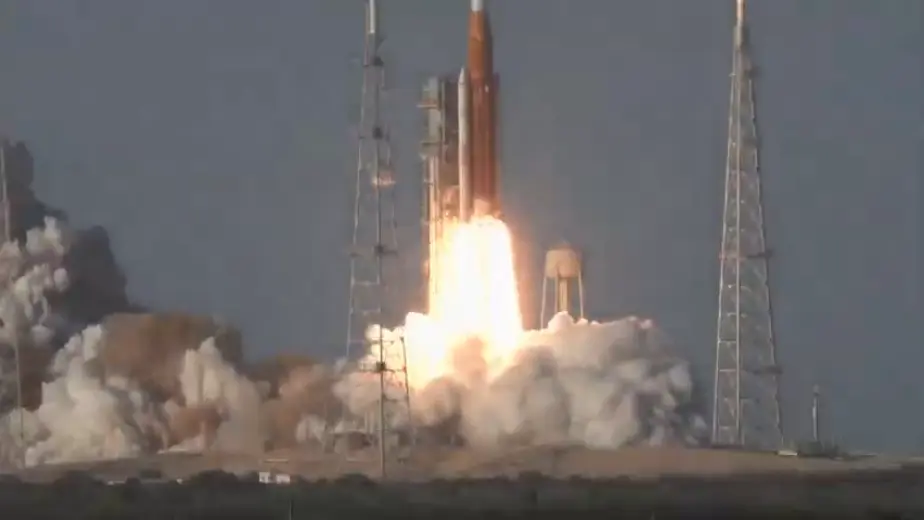 Viaje a la luna: despegó de forma exitosa la misión Artemis II - captura del canal oficial de la NASA