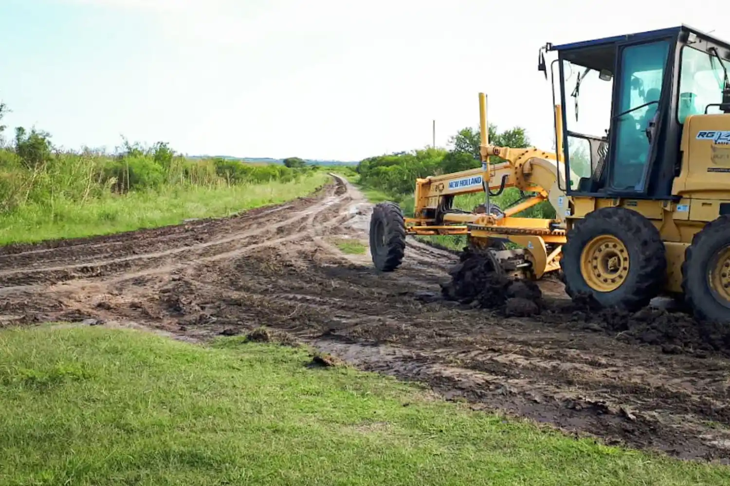 Junto a vecinos y la Junta de Gobierno, Vialidad realizó tareas de mantenimiento en el departamento