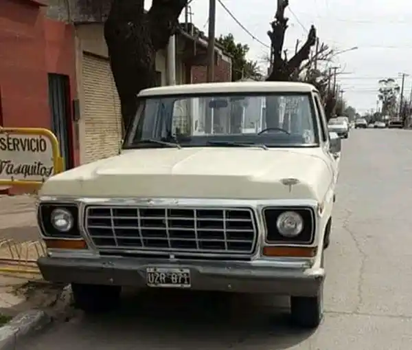 Sustraen una camioneta de un sector de barrio Norte
