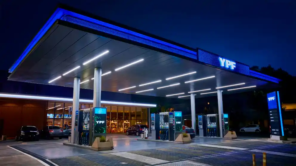 El nuevo sistema de autoservicio nocturno permitirá a YPF reducir costos y ofrecer descuentos en los combustibles durante la madrugada.