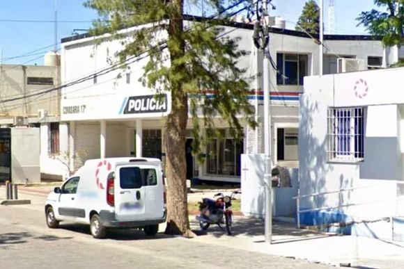 Detuvieron a un jubilado de 80 años que se llevó un pan de manteca de 200 gramos sin pagar de un comercio