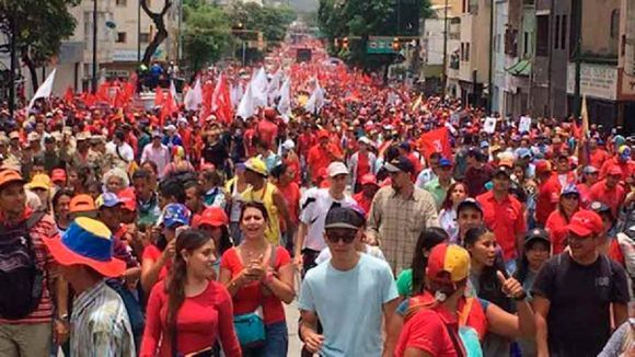 OFICIALISTAS también conmemoran los dos meses de las presidenciales con marchas en todo el país (+Fotos)