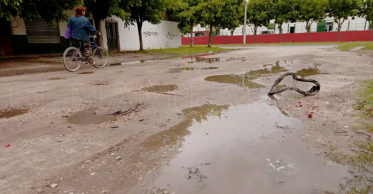 El mal clima imposibilita el ingreso de colectivos a barrios del sur