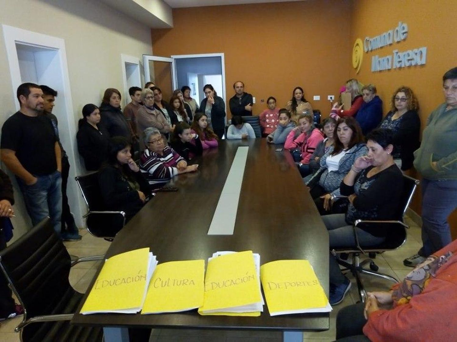 En María Teresa entregan más de 100 mil pesos mensuales en becas para educación, cultura y deporte