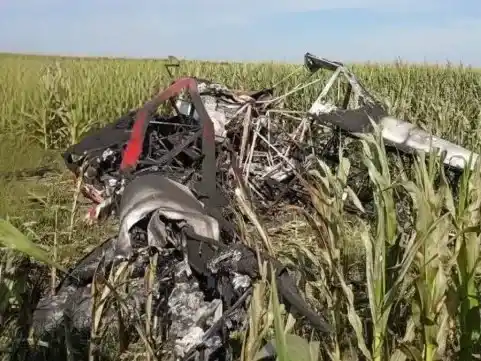 Accidente aéreo rural en Feliciano: un avión cayó mientras fumigaba