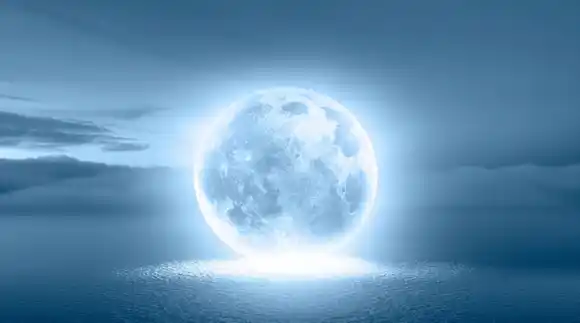 ¿Cuándo será la última luna llena de 2025 y cómo influirá en cada signo zodiacal?