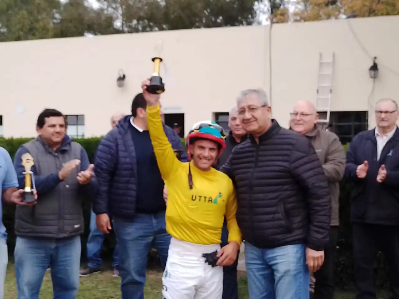 Turf: “El Negro Luis” brilló en el Gran Premio 25 de Mayo