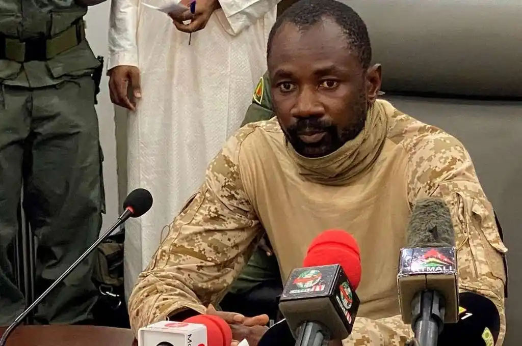 Intentaron acuchillar al presidente interino de Malí, Assimi Goita