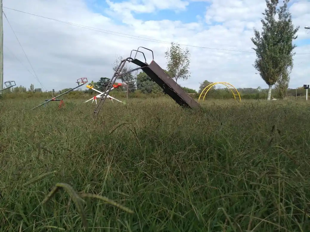 Reclaman por la plaza del barrio La Providencia