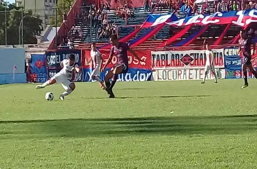 Córdoba tampoco rompió el cero: empató ante el líder Armenio