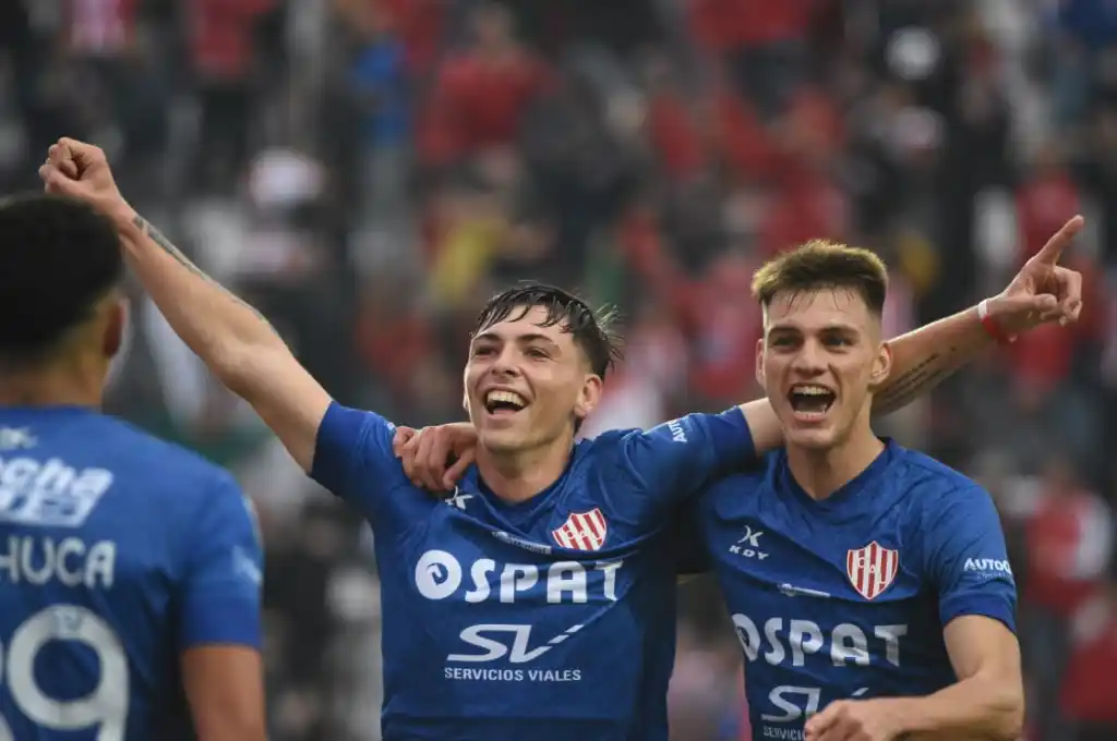 Unión aplastó a Independiente con una goleada en Santa Fe