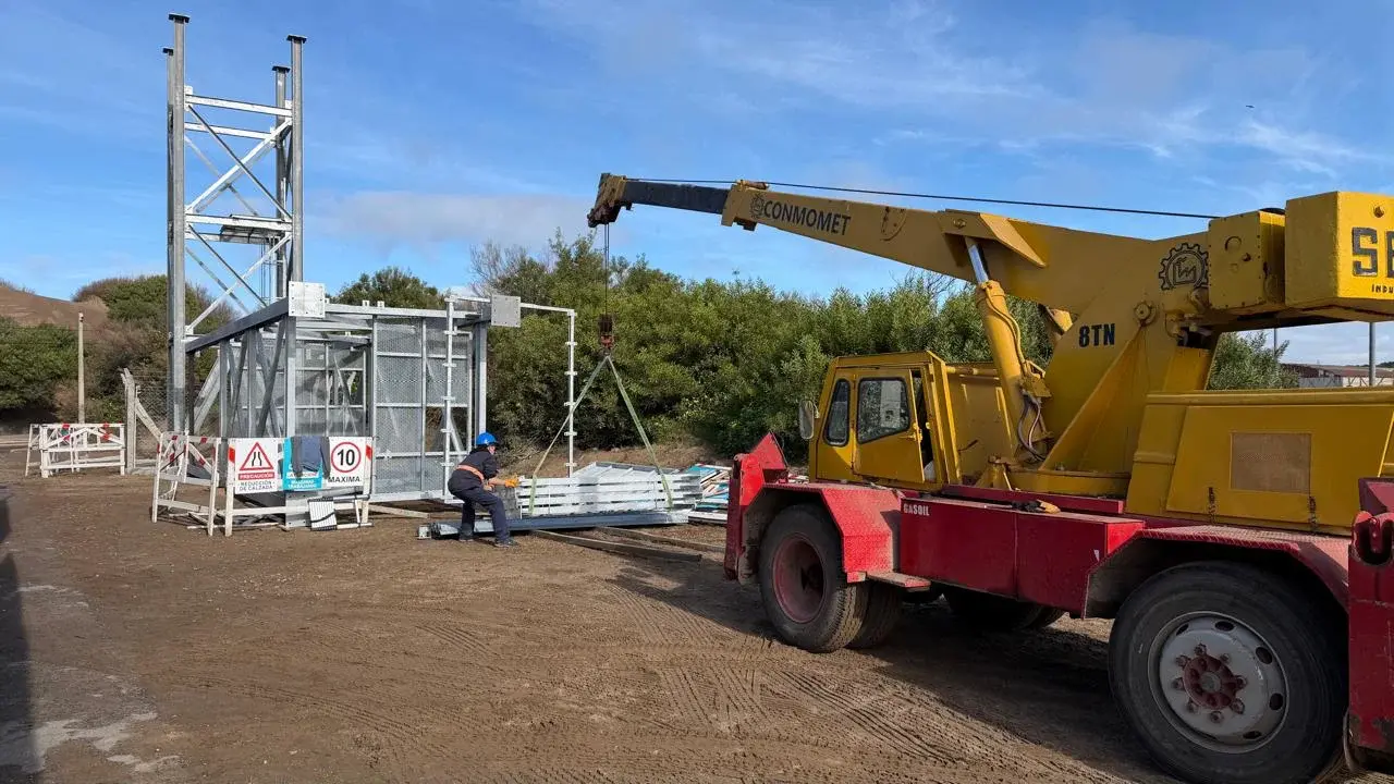 Puerto Quequén avanza en construcción de nueva baliza de enfilamiento