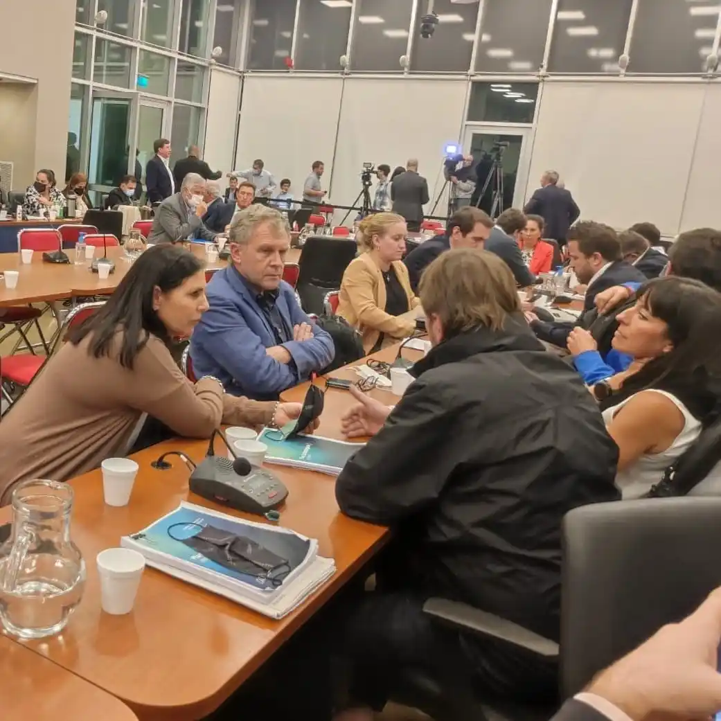 Todos los diputados entrerrianos firmaron el dictamen para acordar con el FMI