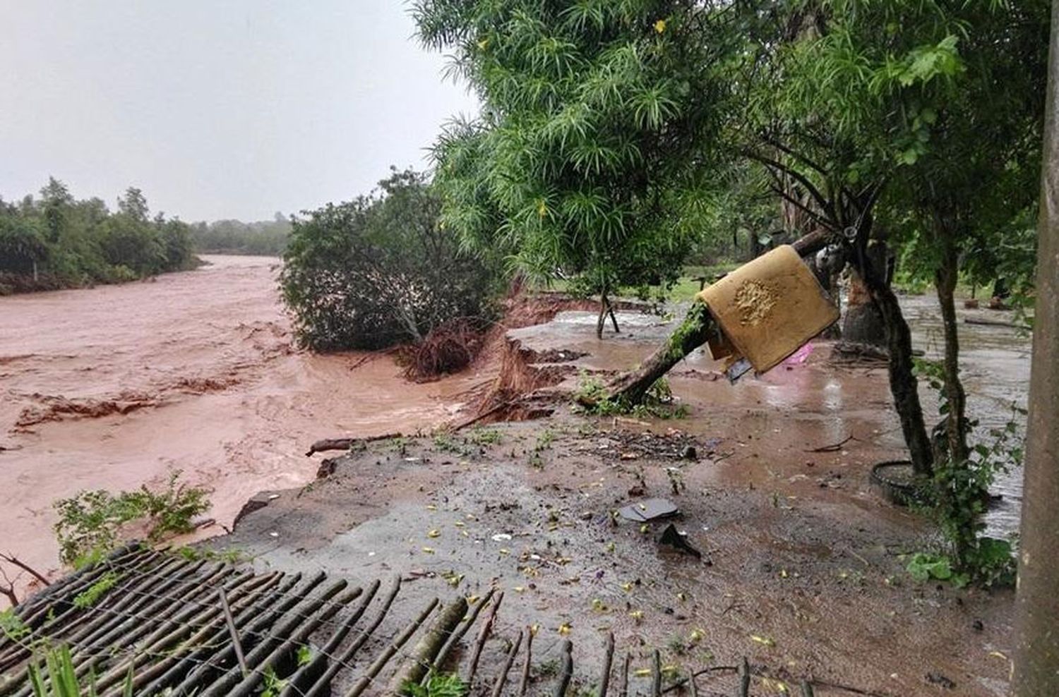 Esperan que el miércoles comience la baja del río Pilcomayo