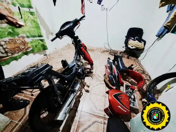 Secuestran drogas y una motocicleta en operativo policial