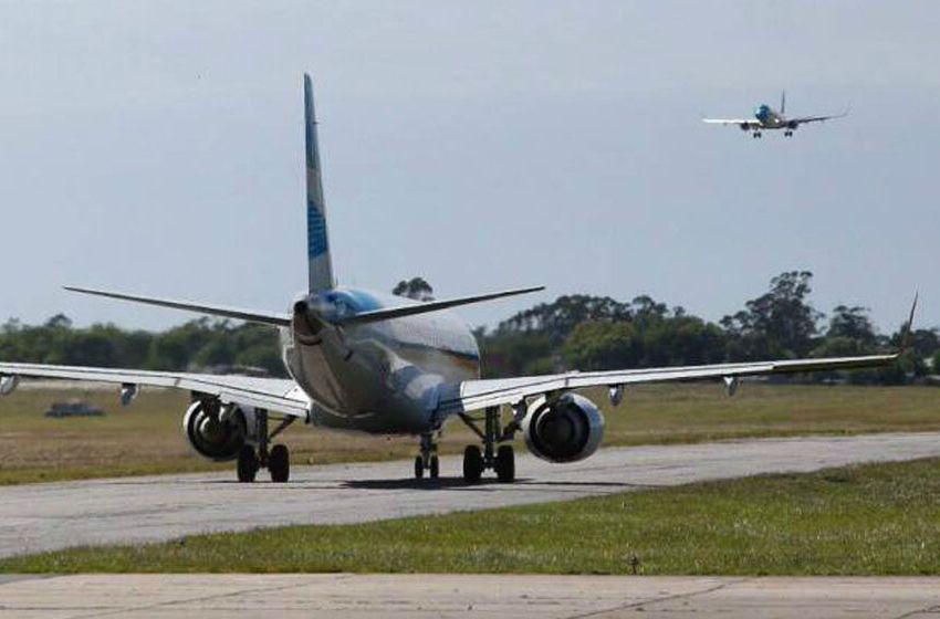 Paran trabajadores en tierra del aeropuerto Piazzolla y habrá demoras en vuelos