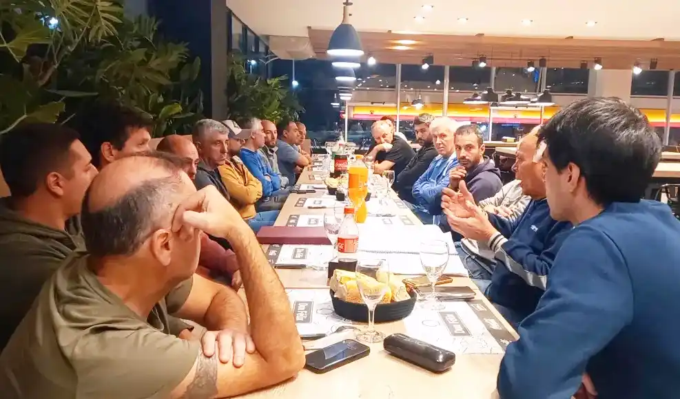 Concurrida. La reunión celebrada por pilotos y dirigentes del Turismo Special de la Costa
