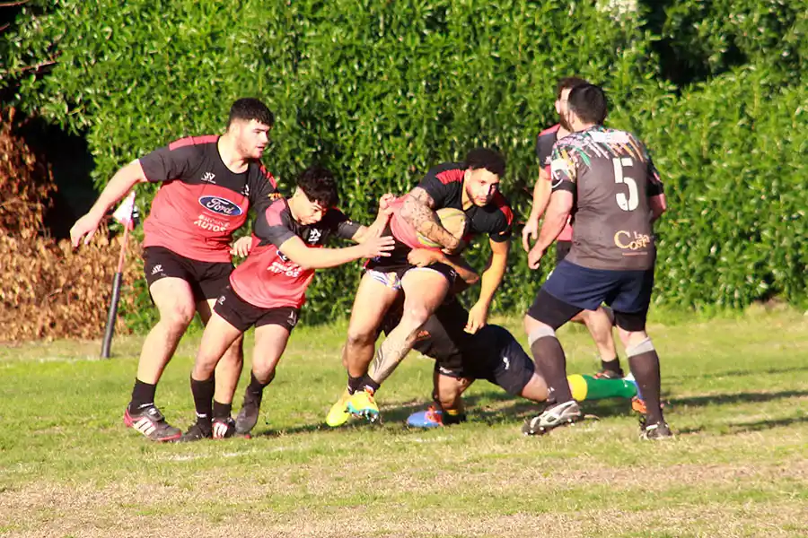 Tiburones no pudo ante Camarones de Pinamar.