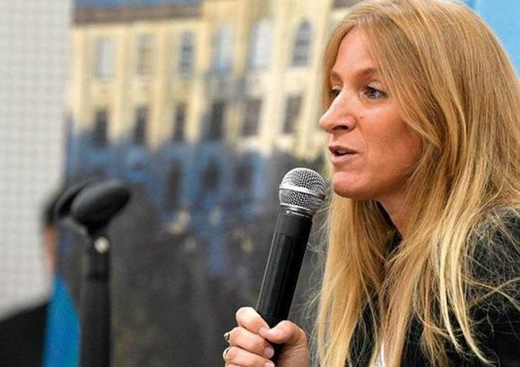 La directora de Migraciones advirtió que "no es  momento de hacer turismo fuera del país"