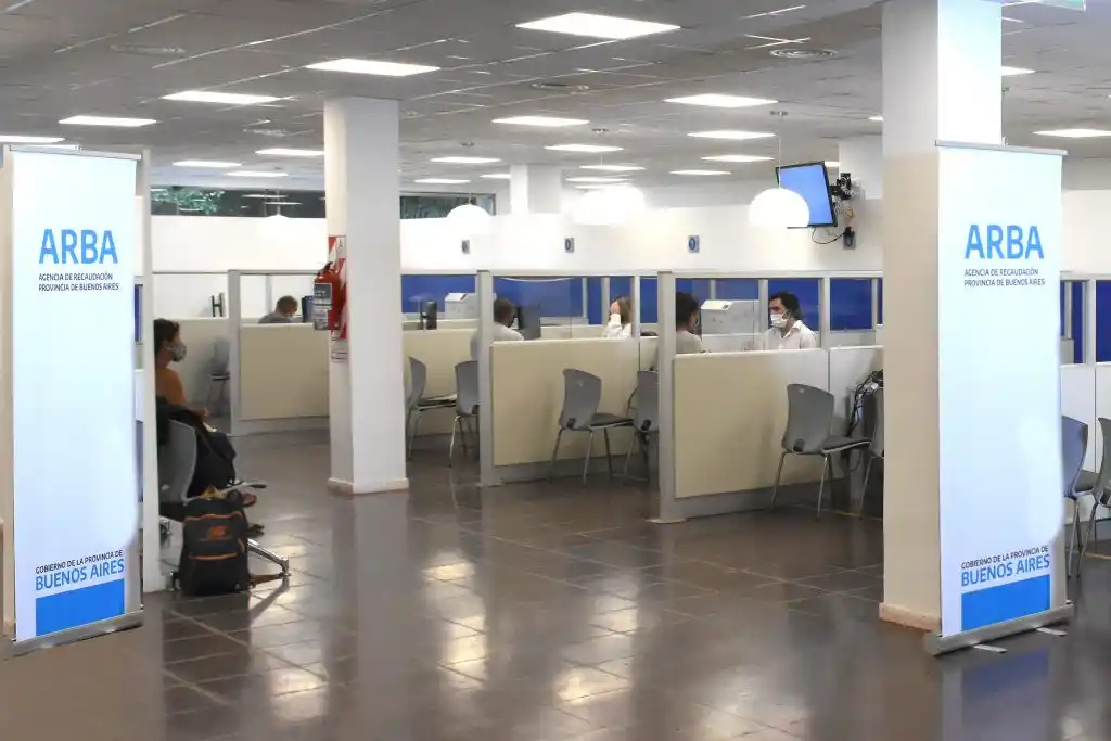 Inscriben y asesoran sobre el plan de vacunación en las oficinas de Arba