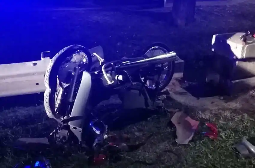 Un hombre murió al perder el control de su moto y caer en un zanjón