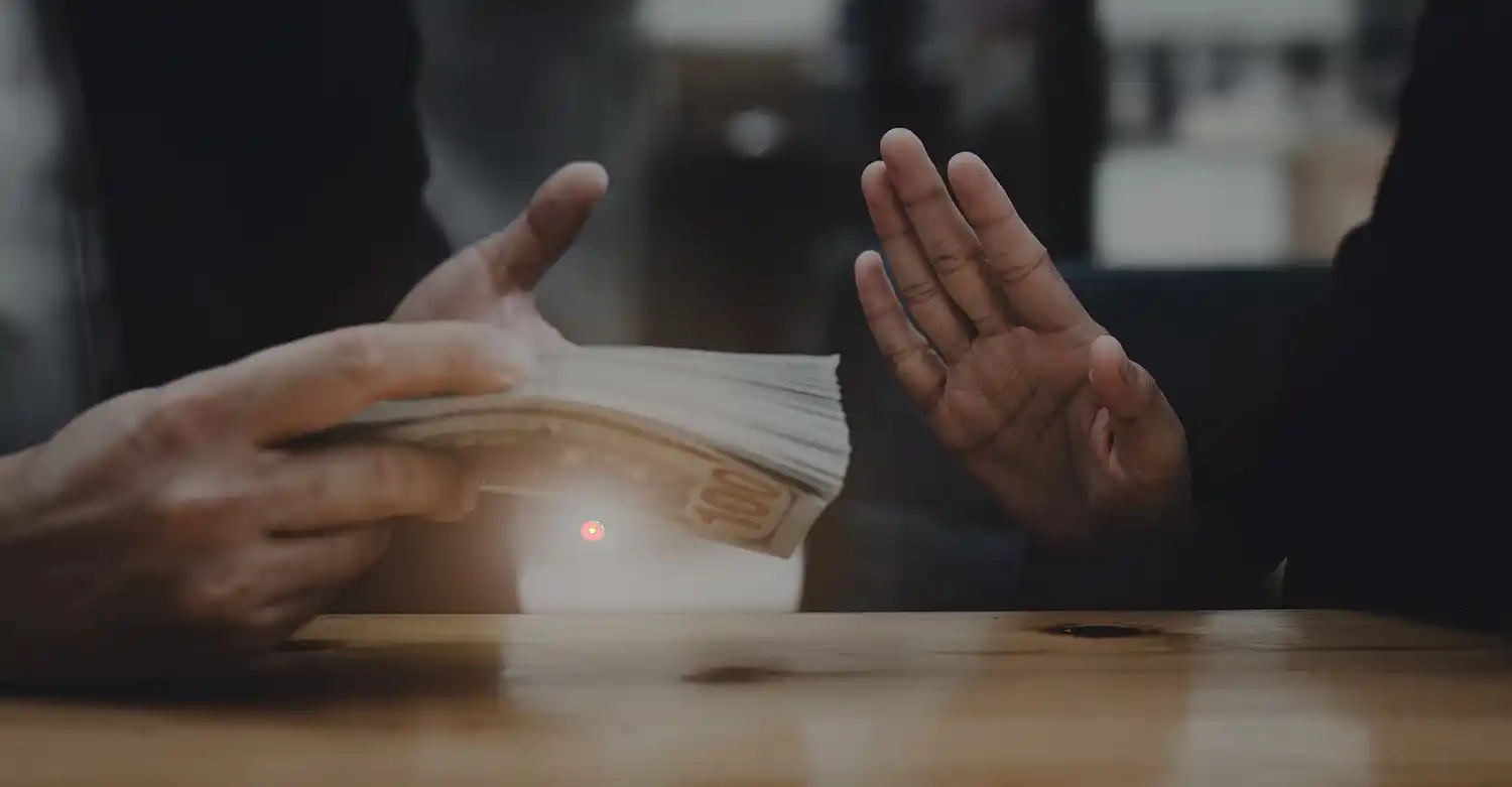 ¿Quién peca más, el sobornado o el sobornador?