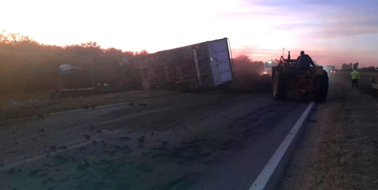 Impactante choque de camiones sobre Ruta 34 en San Cristóbal