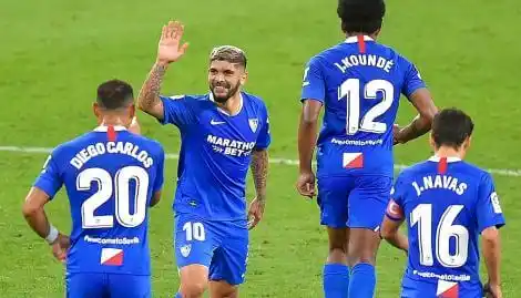 Golazo de tiro libre de Éver Banega