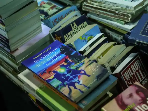 Vuelve la Noche de Librerías con una agenda literaria repleta para recorrer Rosario