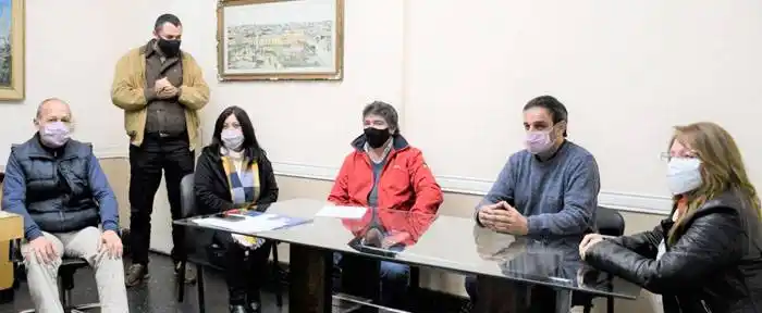 Feria cultural: Un atractivo para las vacaciones de  invierno en la Plaza 25 de Mayo