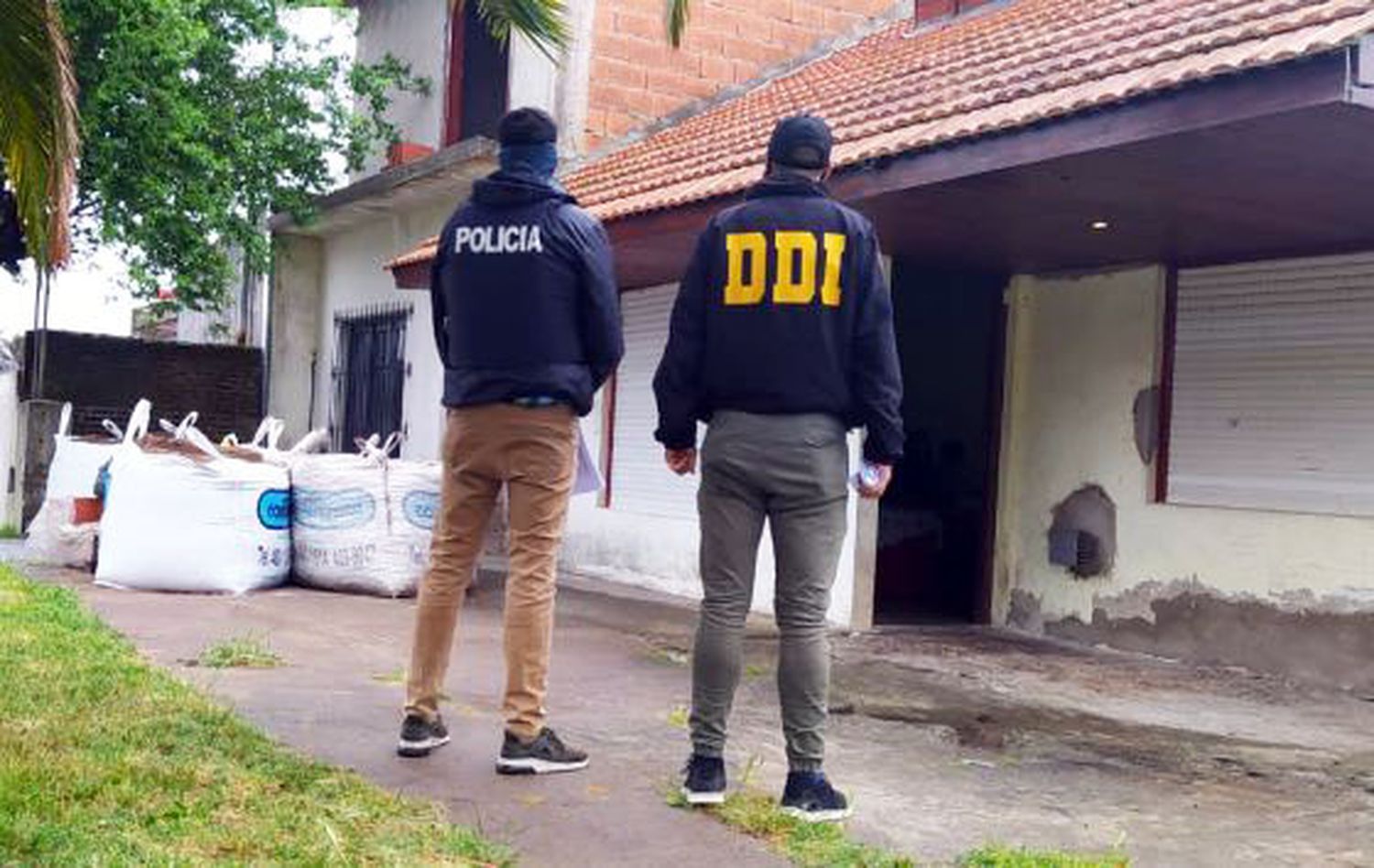 Un millonario botín de 10.000 dólares y alhajas