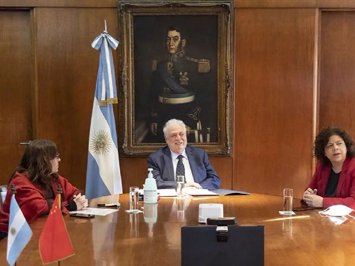 La Argentina autorizó a realizar ensayos clínicos de una vacuna china