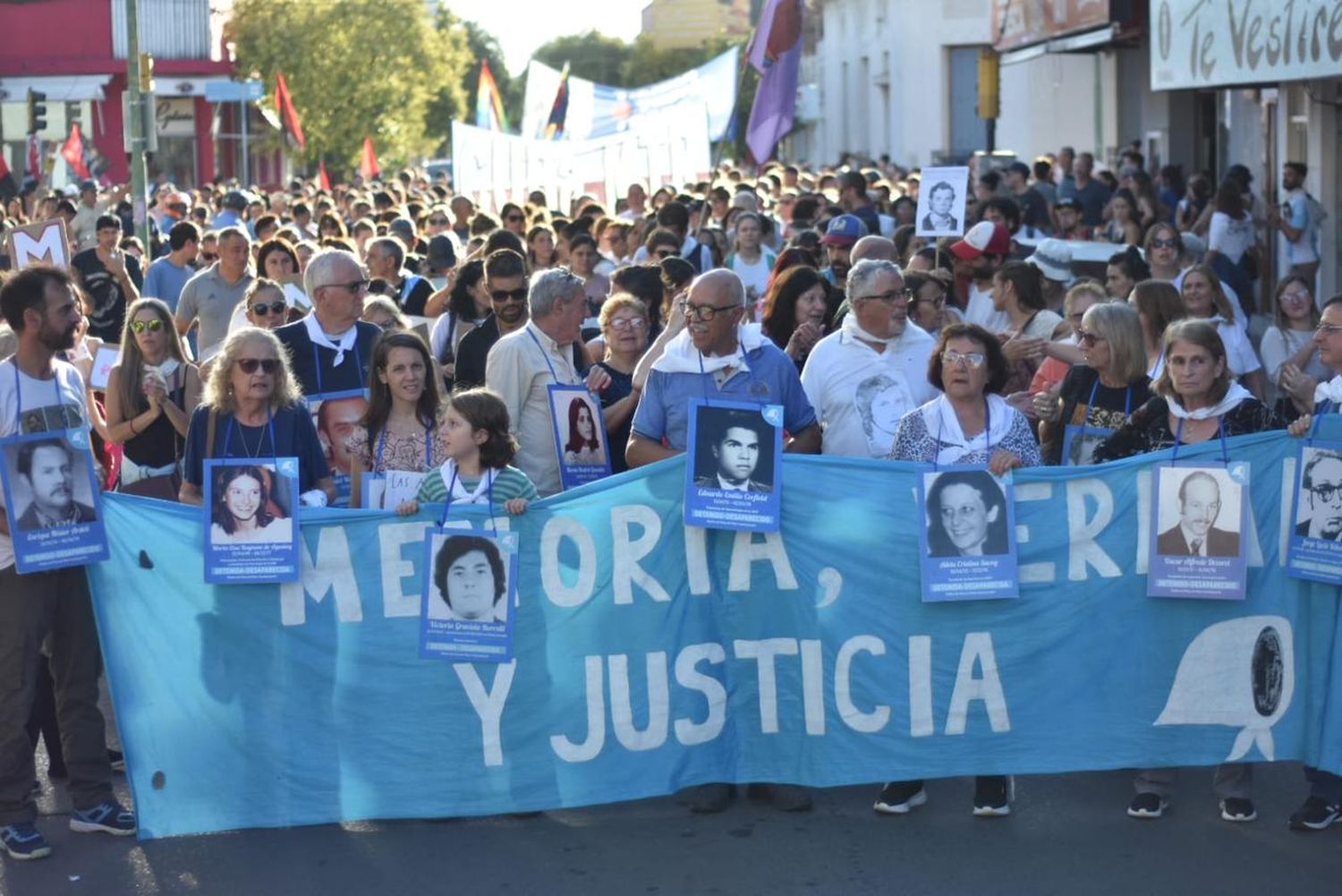 A 48 años del golpe cívico-militar, Gualeguaychú marchó por la Memoria, Verdad y Justicia