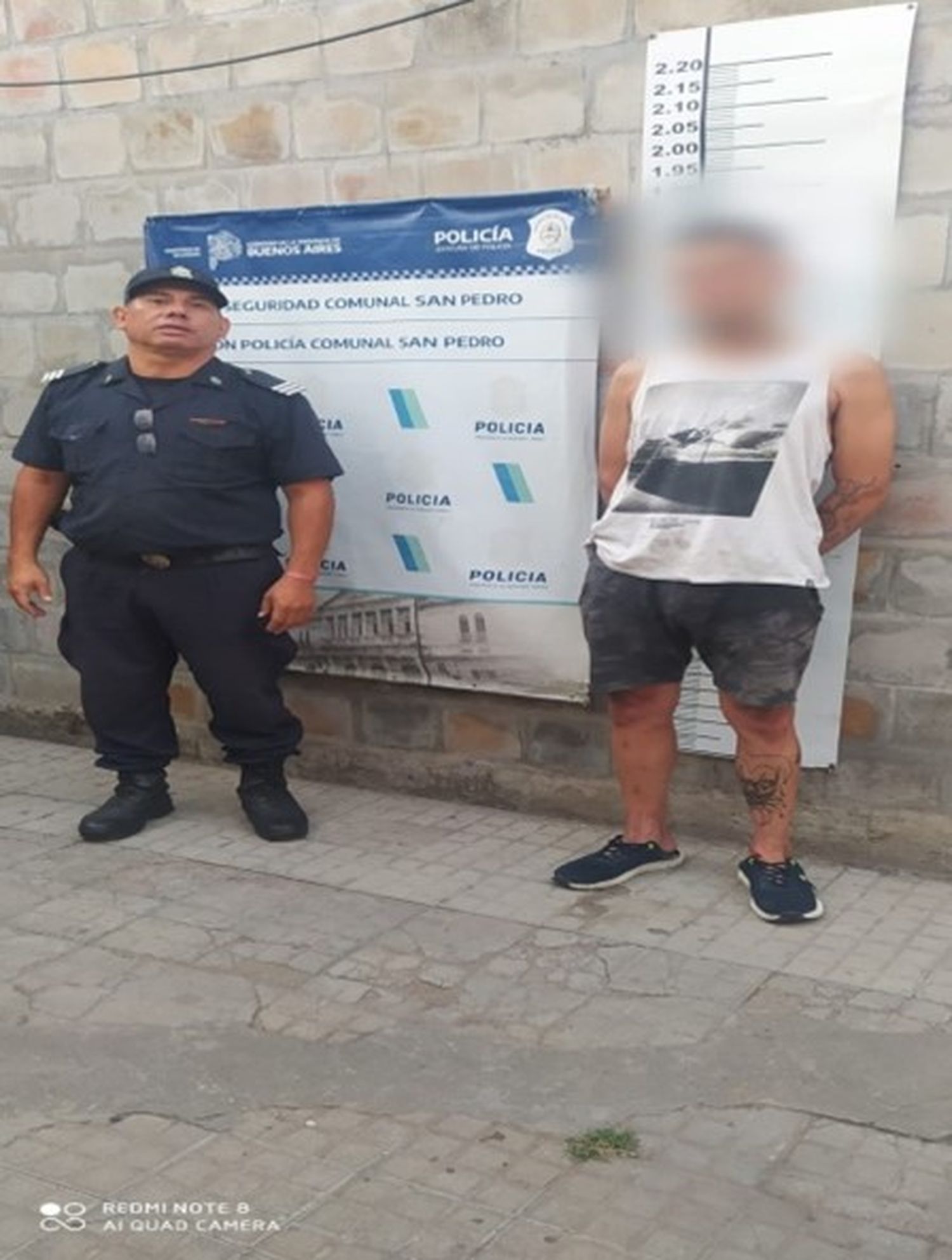 Escucharon tiros, avisaron al 911 y encontraron a un hombre que agredía a su ex pareja