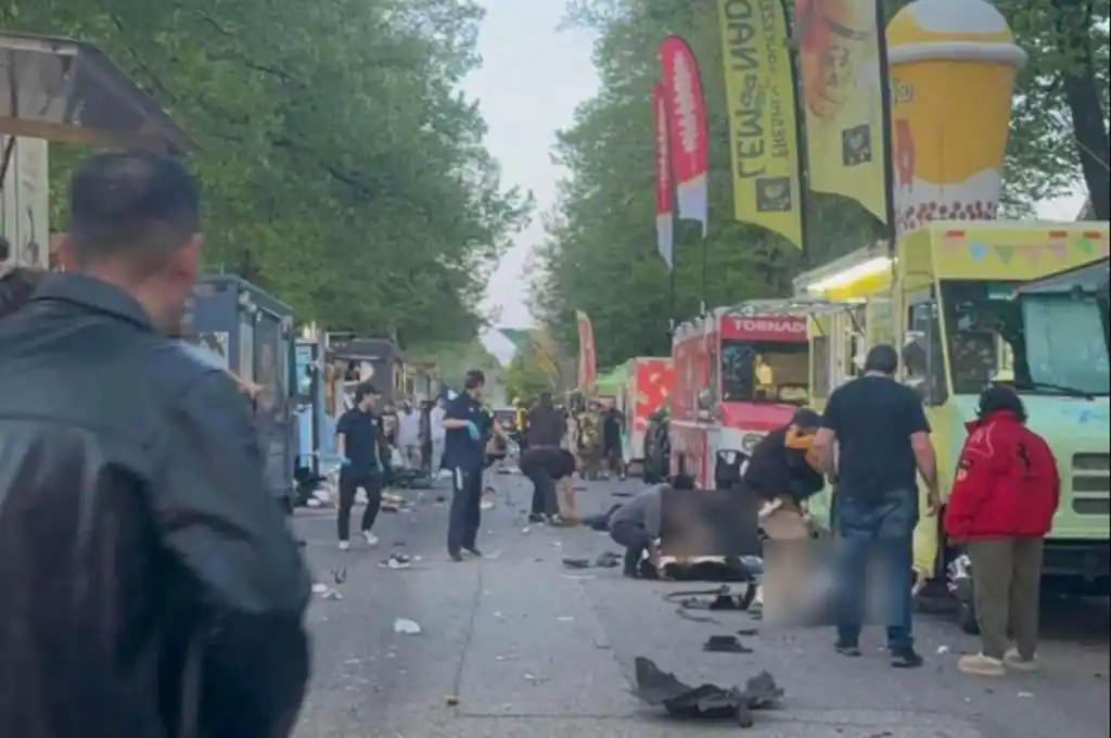 Conductor atropelló a una multitud en un festival