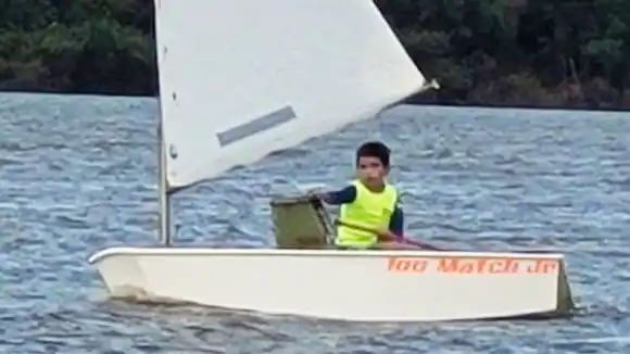 Optimist y Láser levantan velas en el lago de Salto Grande