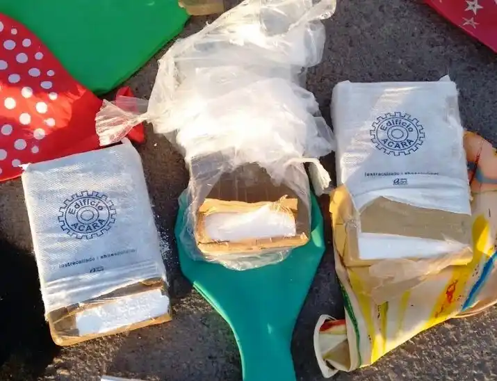 Villarino: Secuestran cocaína escondida en globos de piñata