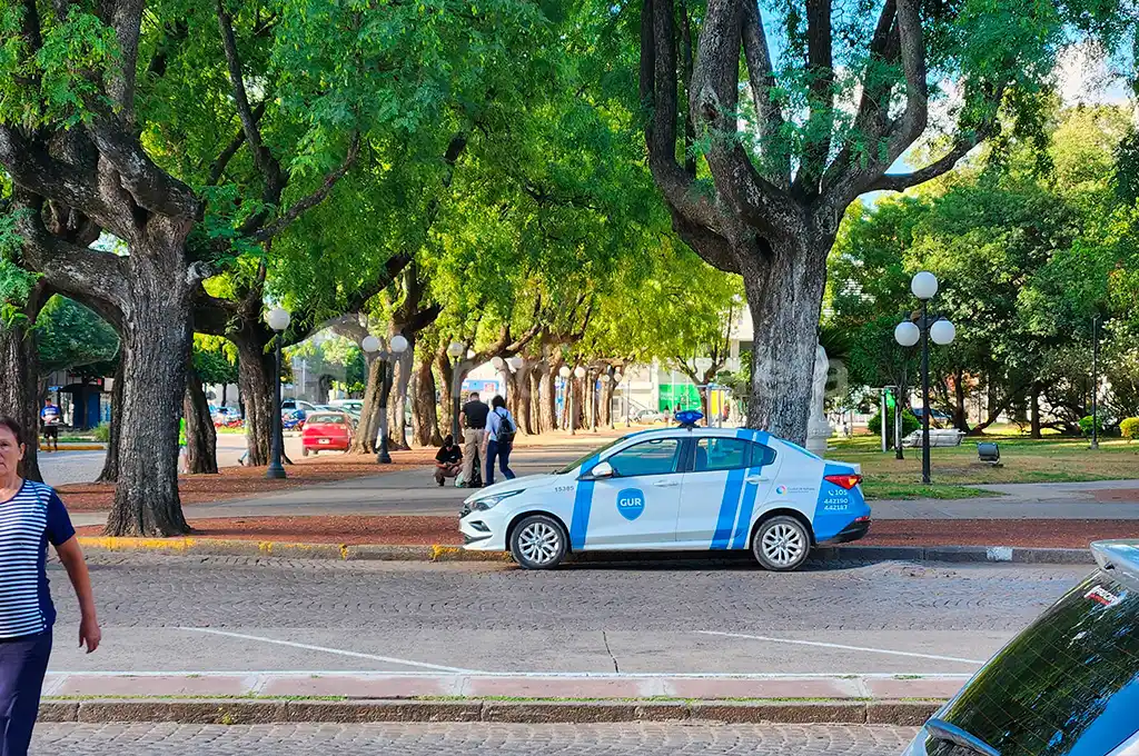 Mujer desvanecida Ambulancia Gur Plaza 25 de mayo - 4