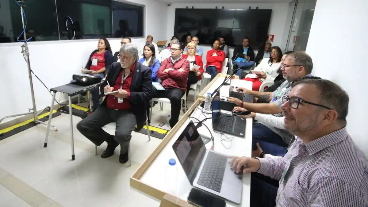 CNE auditó software de las máquinas para el referendo, 15 partidos políticos lo avalaron