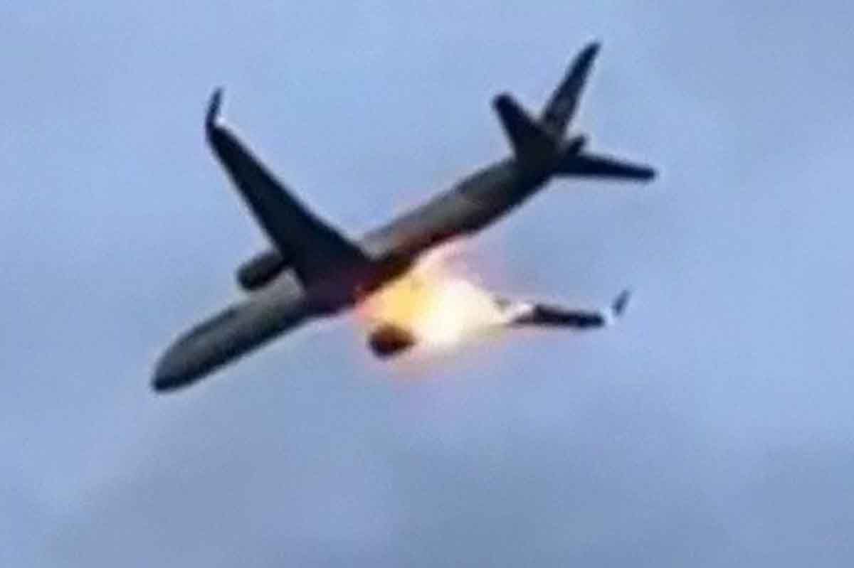Falla de motor en un Boeing 757 de Condor obliga a un aterrizaje de emergencia en Italia